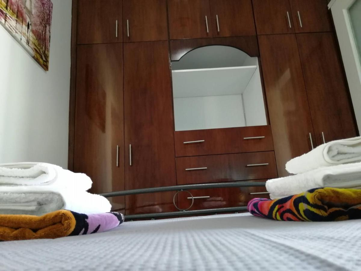 Sunny Cozy House With Grand Courtyard Apartment เลโอนีดีออน ภายนอก รูปภาพ